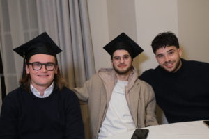étudiants diplômés du mastère MCM à l'IFTE AIX lors de la cérémonie de remise de diplômes