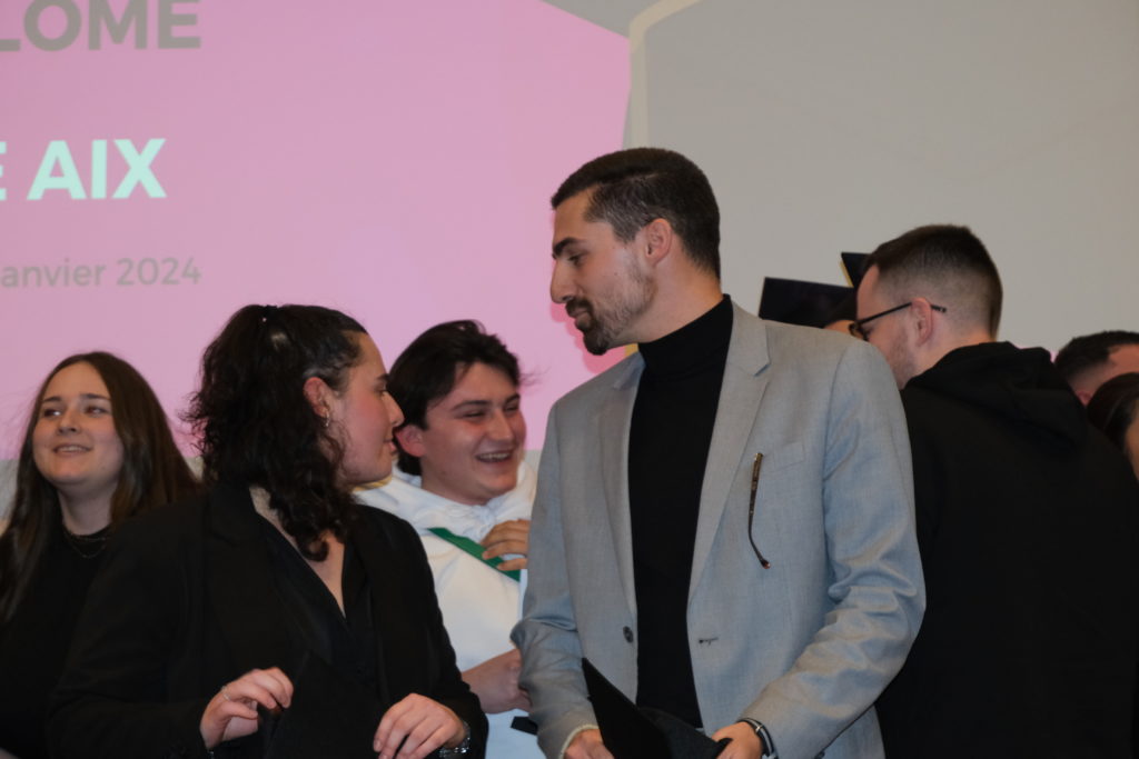 étudiants diplômés de l'école IFTE AIX lors de la remise des diplômes