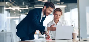 L’animateur de réseau développe les performances commerciales en accompagnant les équipes sur le terrain. Découvrez les missions du métier et la formation après un BTS NDRC.