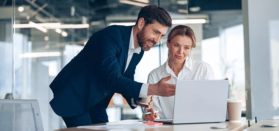 L’animateur de réseau développe les performances commerciales en accompagnant les équipes sur le terrain. Découvrez les missions du métier et la formation après un BTS NDRC.