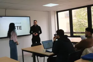 Découvrez quelles poursuites d'études choisir après un BTS GPME. Intégrez un Bachelor Office Manager ou Ressources Humaines en alternance à l'IFTE.
